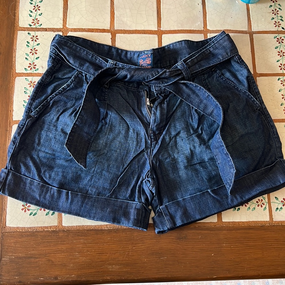 Lucky brand, rolled cuff denim shorts with belt, size 14/32